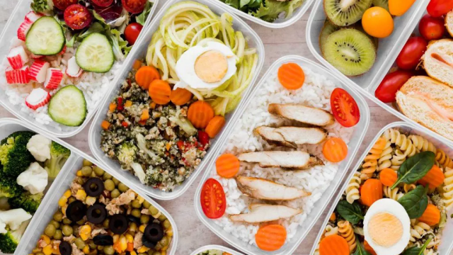 7 Menu Meal Prep Seminggu di Bawah 1.500 Kalori yang Bantu Kamu Turunin Berat Badan Cepat